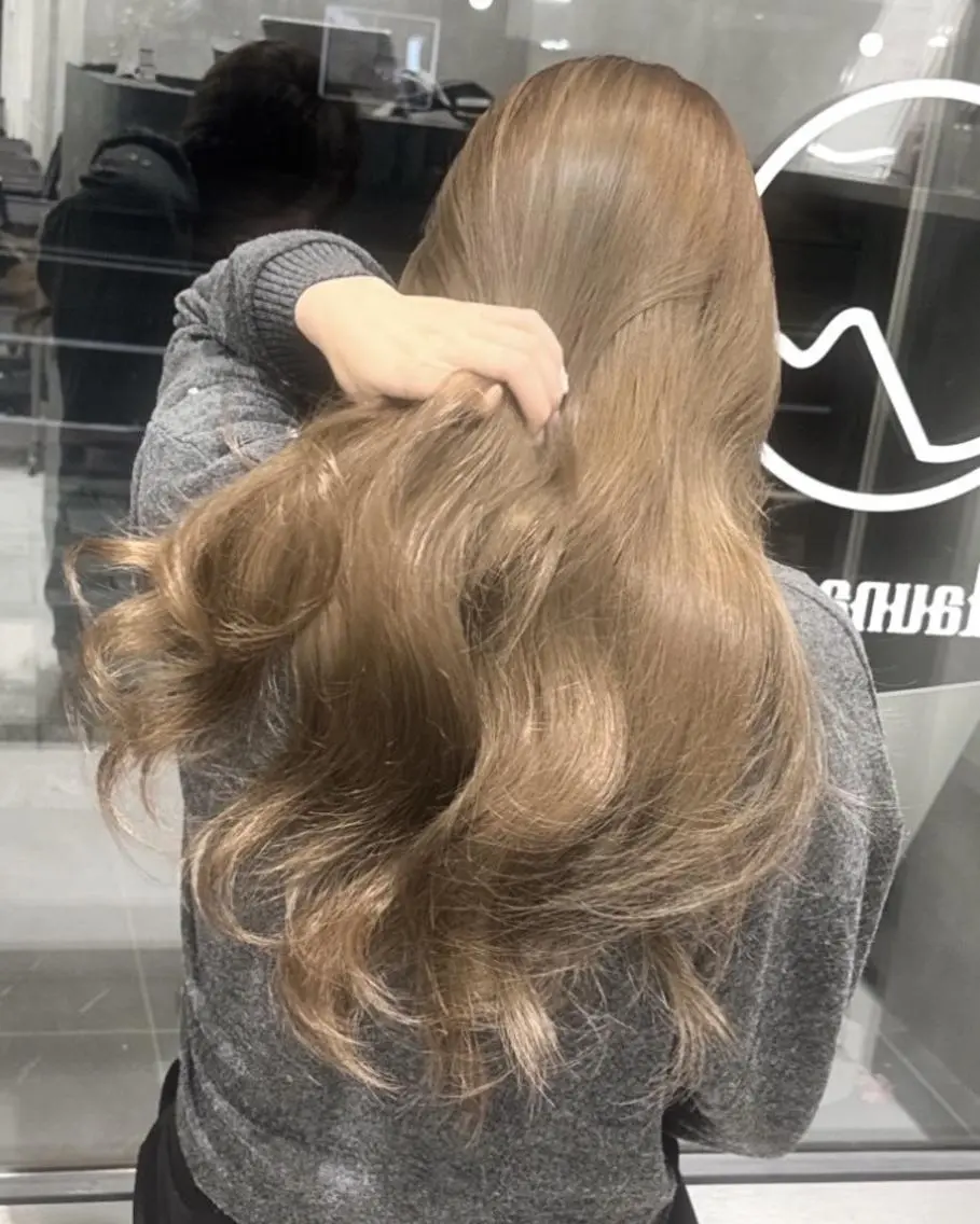 セミロング レイヤーカット ヘアカラー トリートメント レイヤー/艶カラー FOCUSJAPANのヘアスタイル