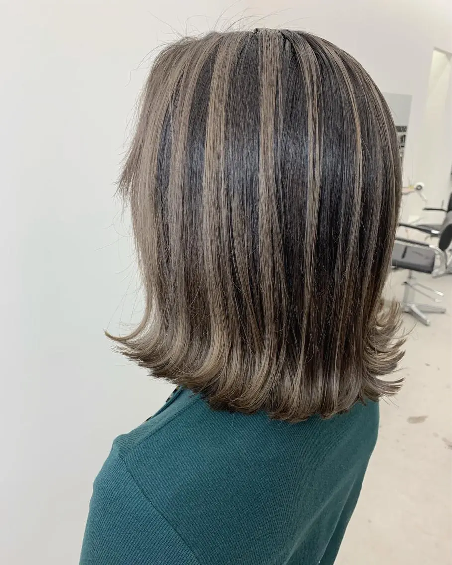 カラー バレイヤージュ 卒業式のヘアスタイル LINOET名古屋 ブリーチ/ハイトーンのヘアスタイル