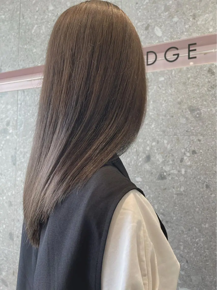 ロング カラー ブリーチ カット ヘアカラー トリートメント 山下 千明のヘアスタイル
