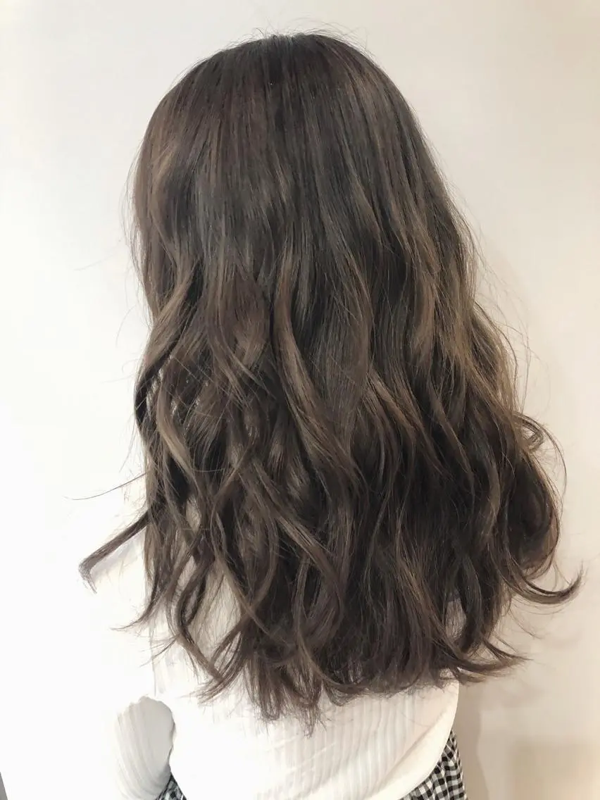 ロング カラー アッシュ ベージュカラー 女性リピ90%🍨 🩷佐藤みずきのヘアスタイル