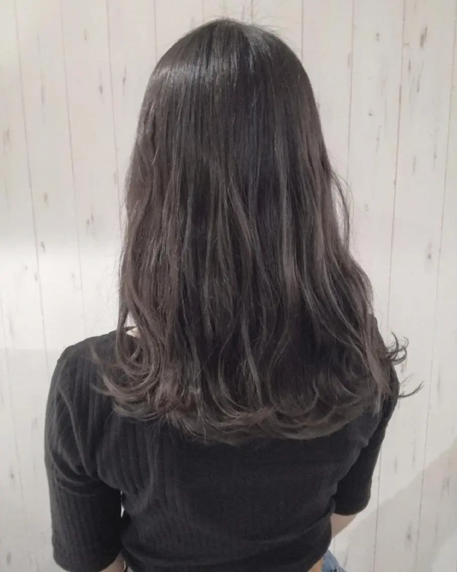 セミロング カラー 透明感カラー ダークグレー ダークグレージュ グレージュ 西川 敏夫のヘアスタイル
