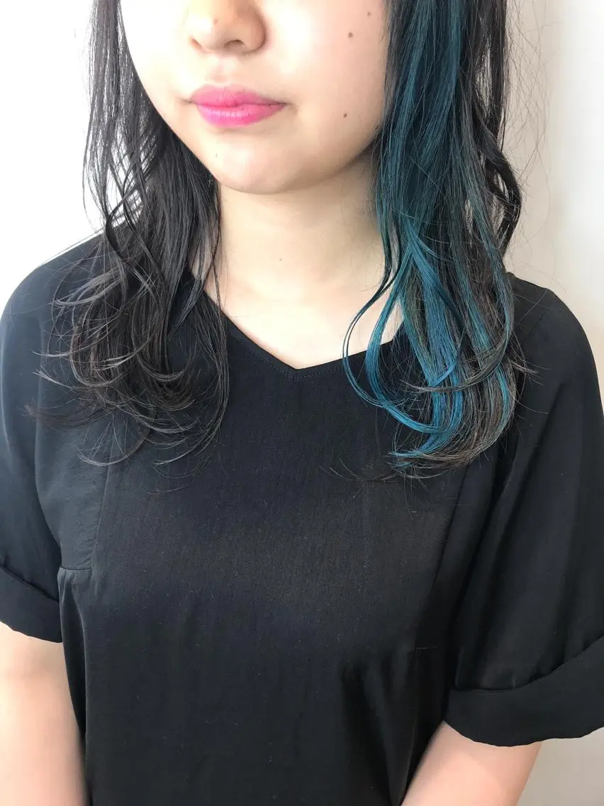 セミロング カラー ブルーカラー インナーエクステ渋谷 🦋KAJIのヘアスタイル
