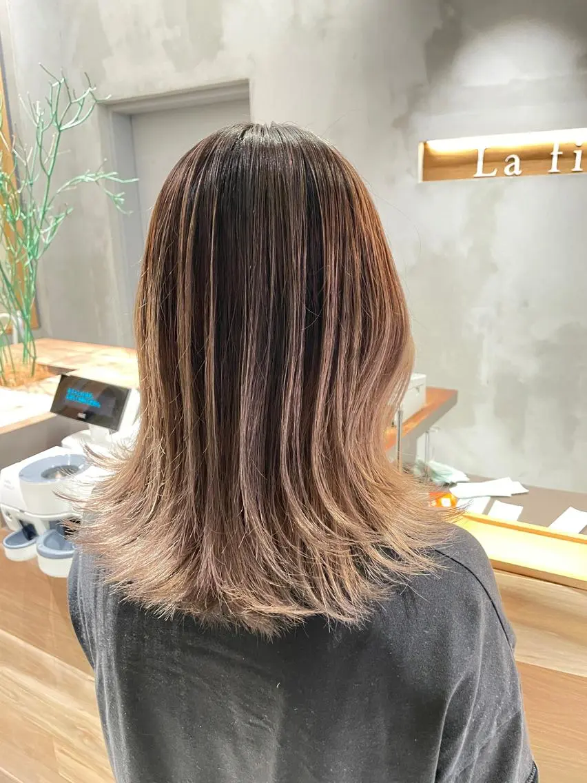 ミディアム カラー バレイヤージュ ブリーチ 透明感カラー ダブルカラー グレージュ ハイトーン×髪質改善 KENTAのヘアスタイル