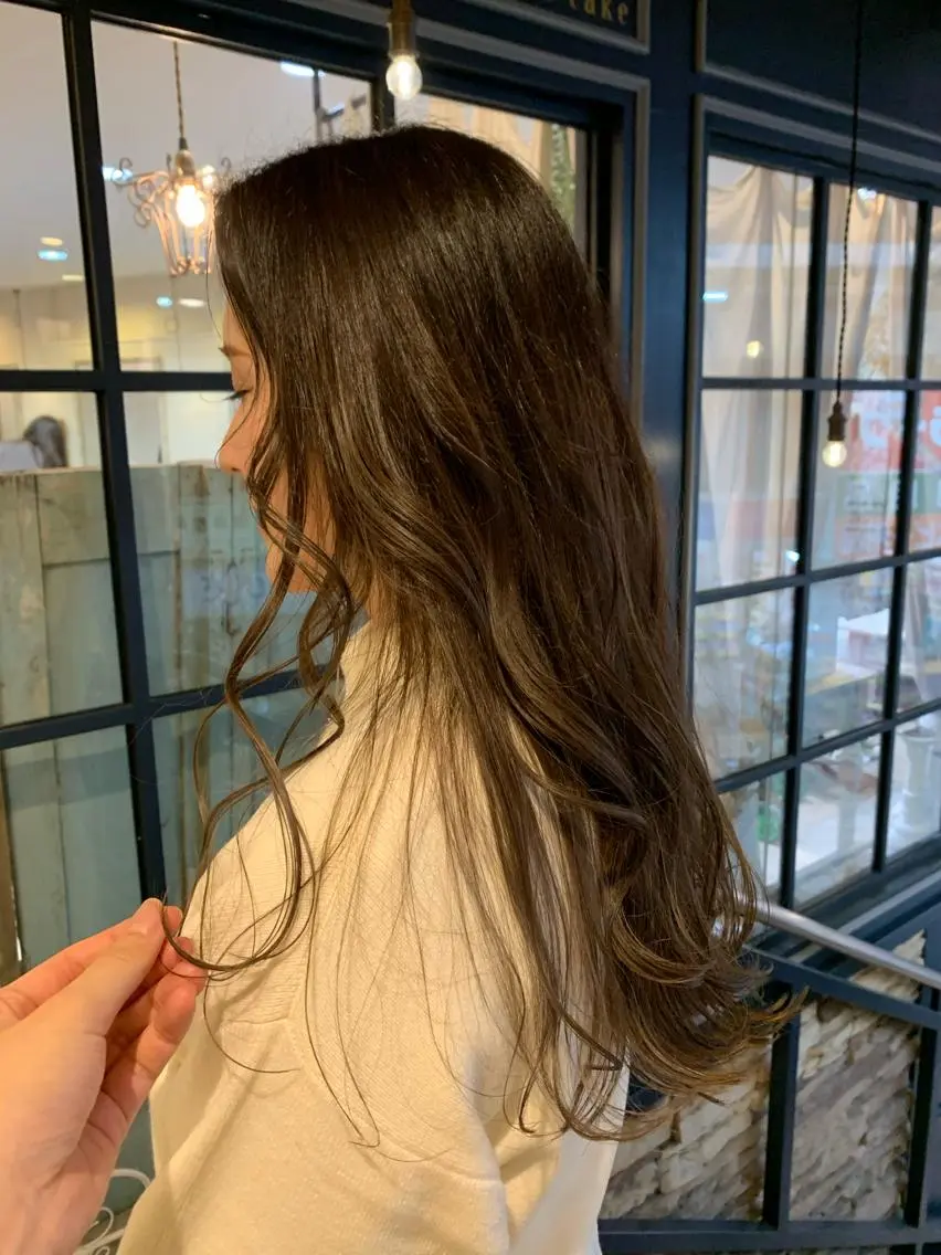 ロング カラー アディクシーカラー バレイヤージュ グレージュ レイヤーカット 佐藤 永夏のヘアスタイル