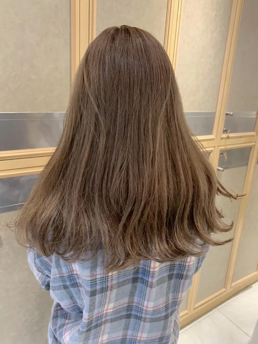 セミロング カラー ベージュカラー チバ タクミのヘアスタイル
