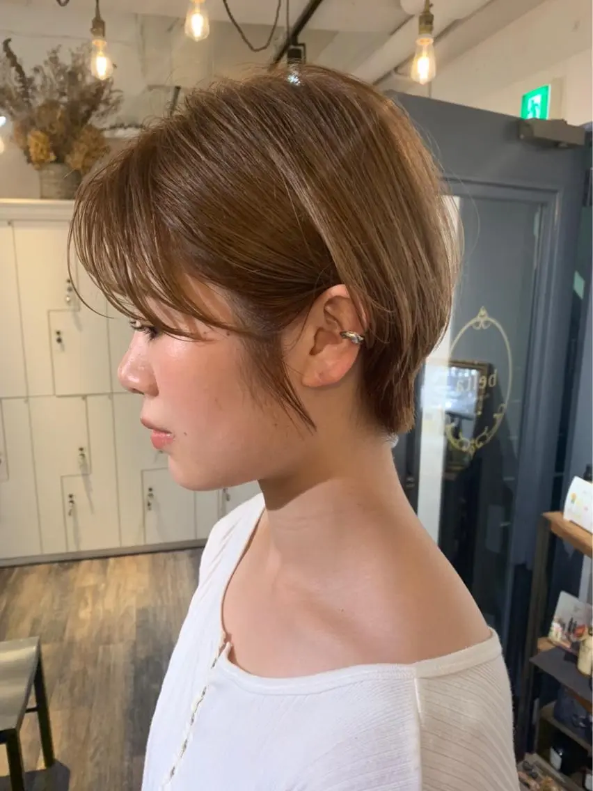 ショート カラー ブリーチ 安村 美奈のヘアスタイル