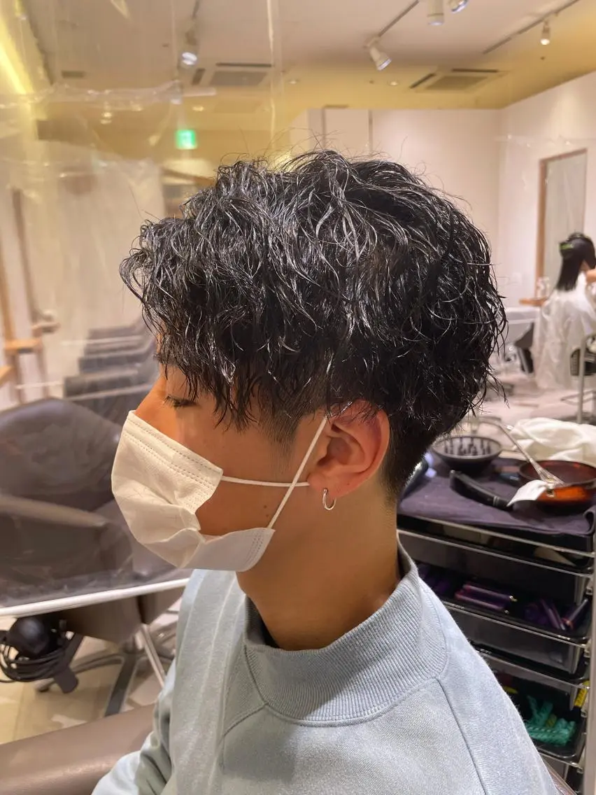 パーマ メンズ ARMONY秋山輝也 コテ巻き風パーマ特化のヘアスタイル