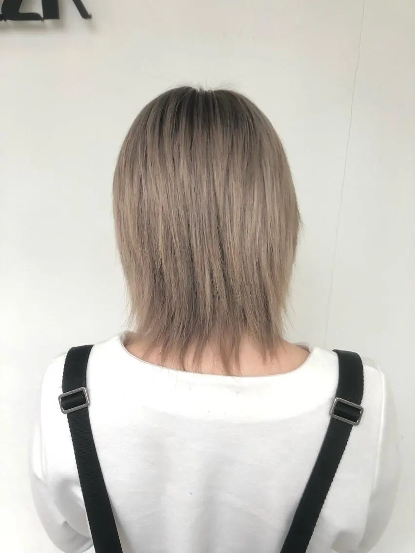 ショート カラー ブリーチ 東條 克義のヘアスタイル