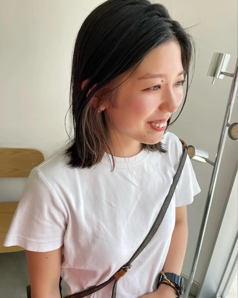 ミディアム カラー ベージュカラー イヤリングカラー mir MIYUのヘアスタイル
