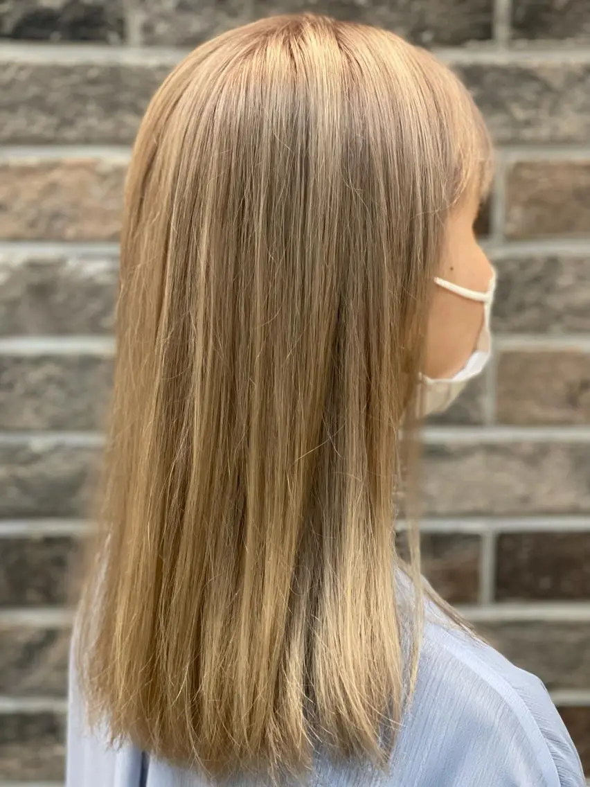 セミロング カラー 碇山 楓己のヘアスタイル