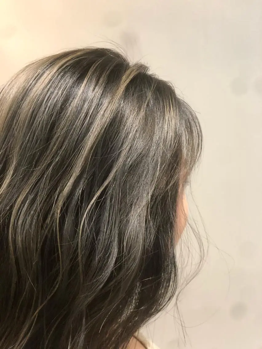 ミディアム カラー バレイヤージュ ブリーチ レイヤーカット ワタナベ テルマサのヘアスタイル