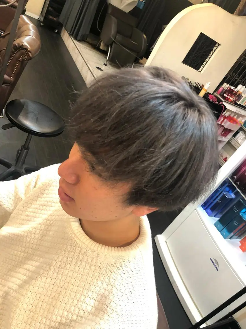 ミディアム カラー メンズ 西宮ハイトーンカラー ひらり💜のヘアスタイル