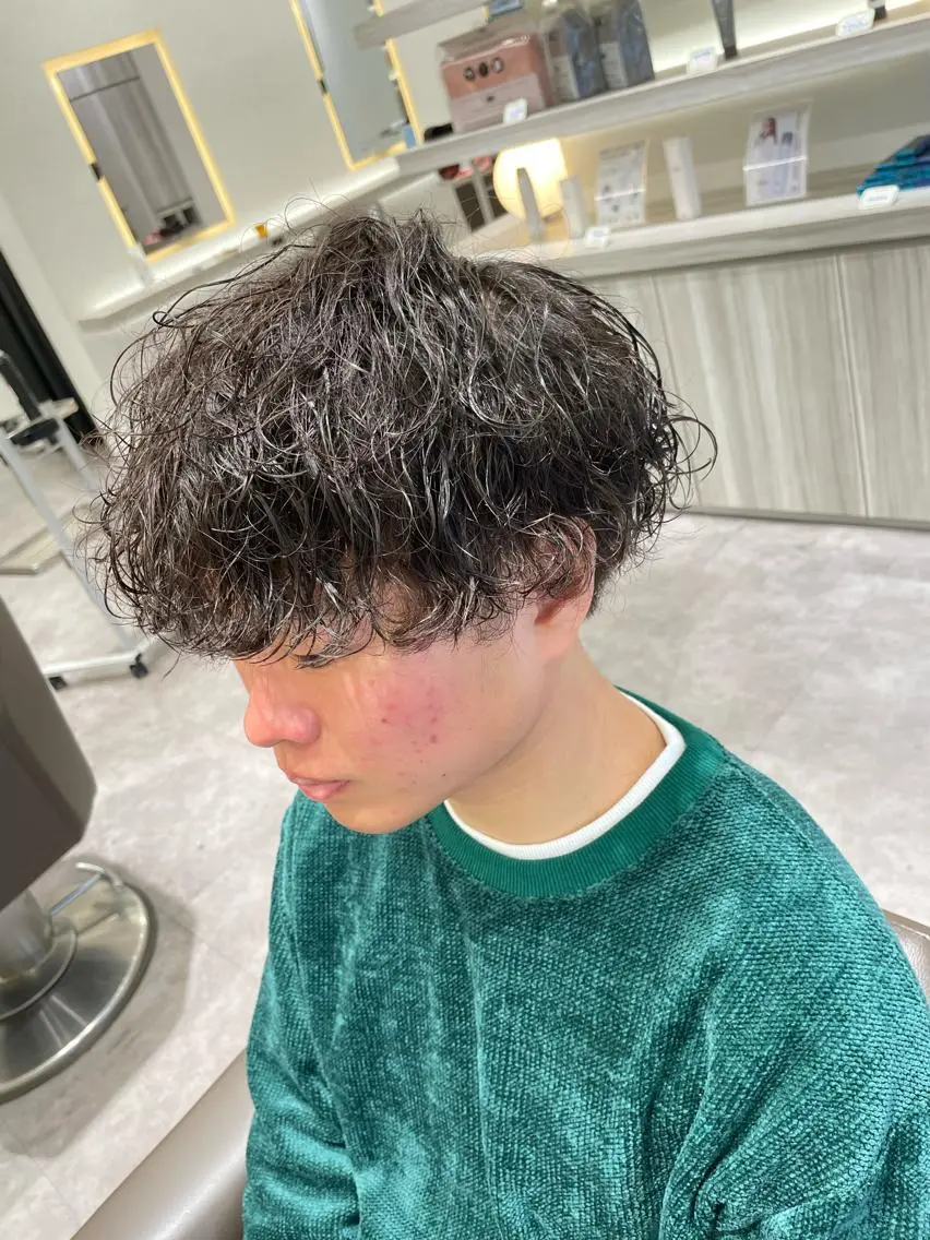 ショート パーマ メンズ メンズブリーチ メンズハイライト メンズメッシュ メンズパーマ メンズツイストパーマ メンズ特化/今池駅 徒歩1分/岡本一真のヘアスタイル