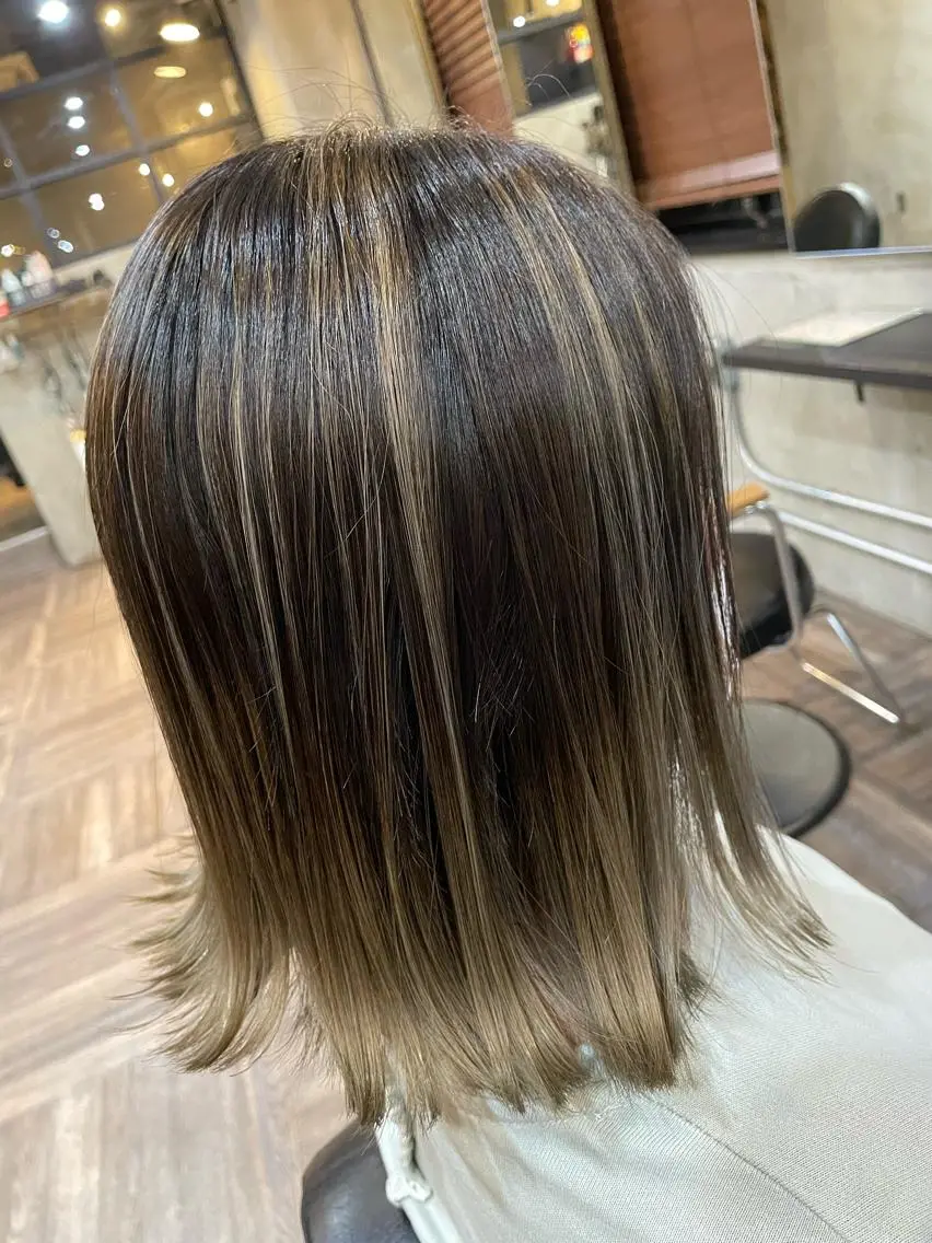 ミディアム カラー バレイヤージュ レイヤーカット La fith 店長 城谷颯人のヘアスタイル