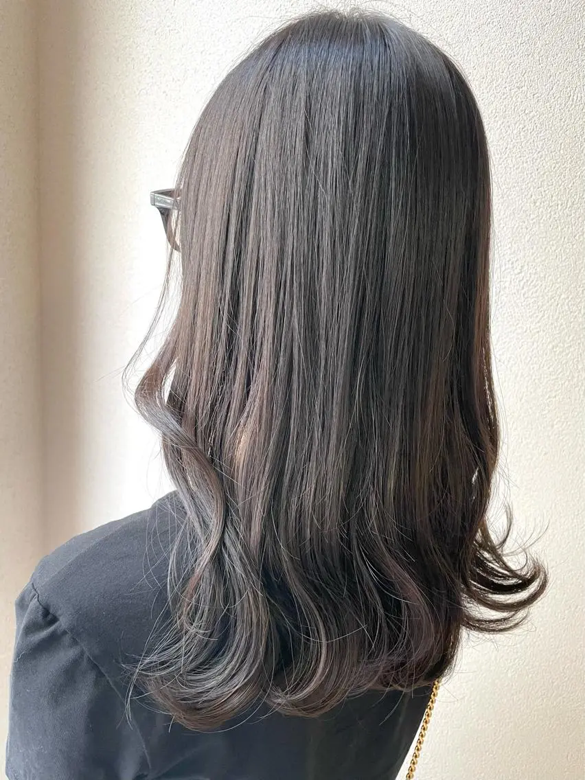セミロング カラー グレージュ ヘアカラー 沢田 瞳のヘアスタイル
