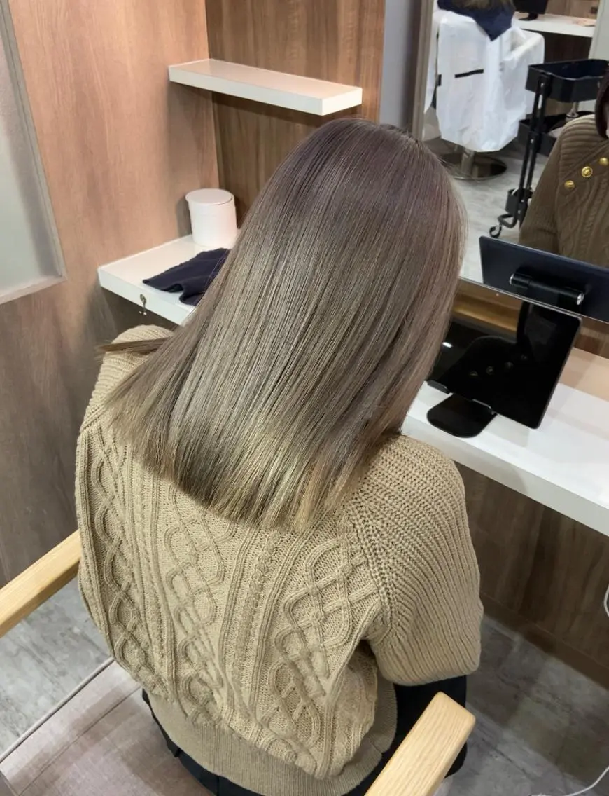 セミロング カラー ベージュカラー シルバー シルバーベージュ 広島No.1美髪矯正 髪質改善/河村総一郎のヘアスタイル