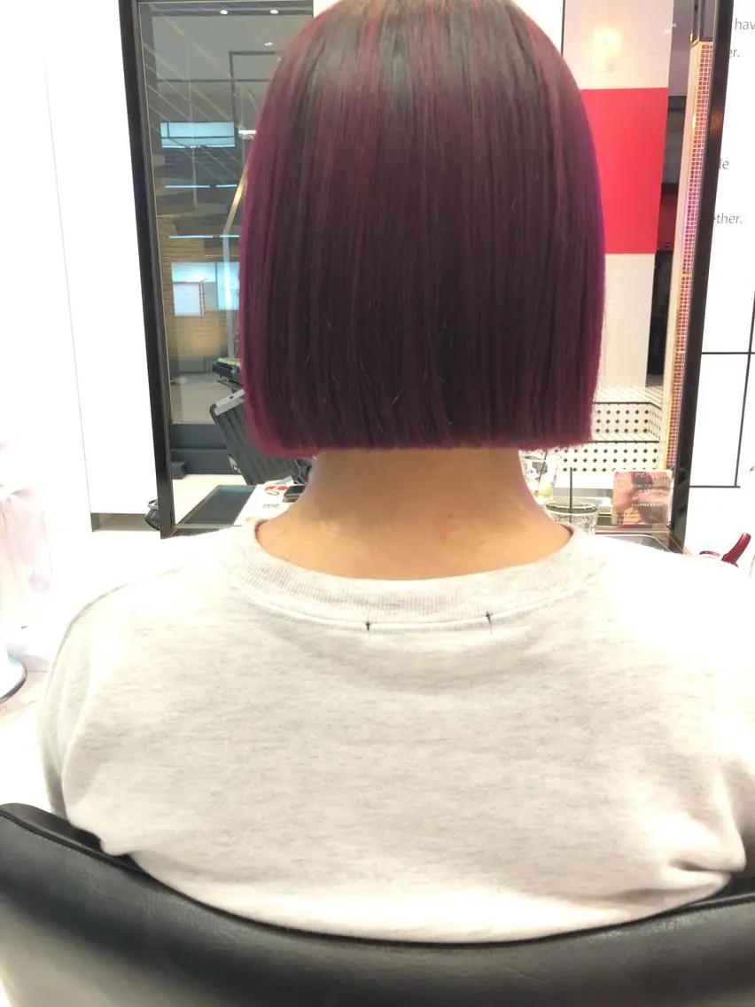 ショート カラー ボルドーカラー ボブ カット ヘアカラー 相川 愛実のヘアスタイル