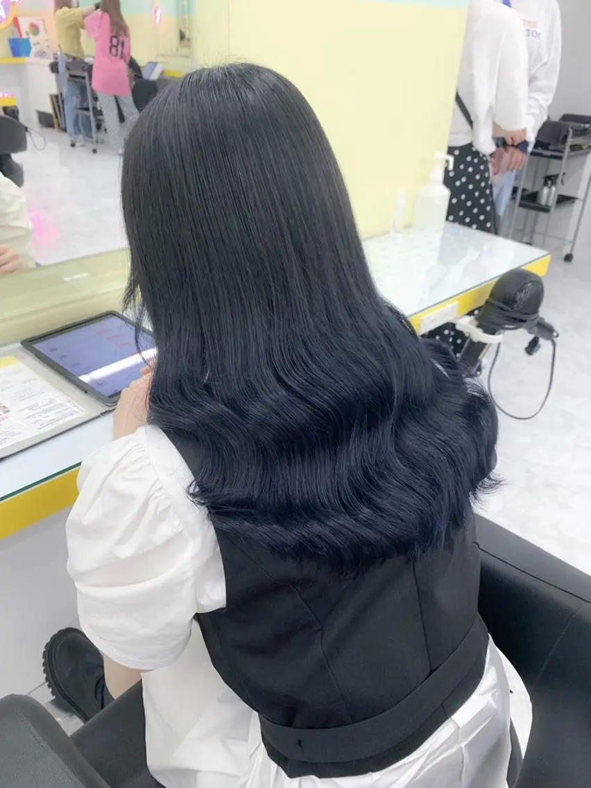 カラー 暗髪うる艶ヘア🫧 yumi🐈‍⬛🪽のヘアスタイル