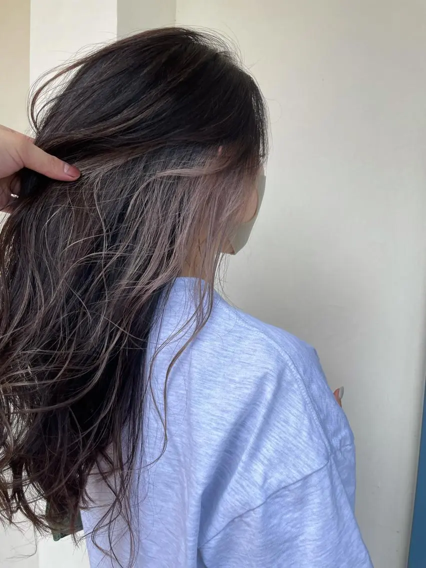 ロング ヘアカラー ブリーチ毛矯正.髪質 改善.髪にドラマをのヘアスタイル