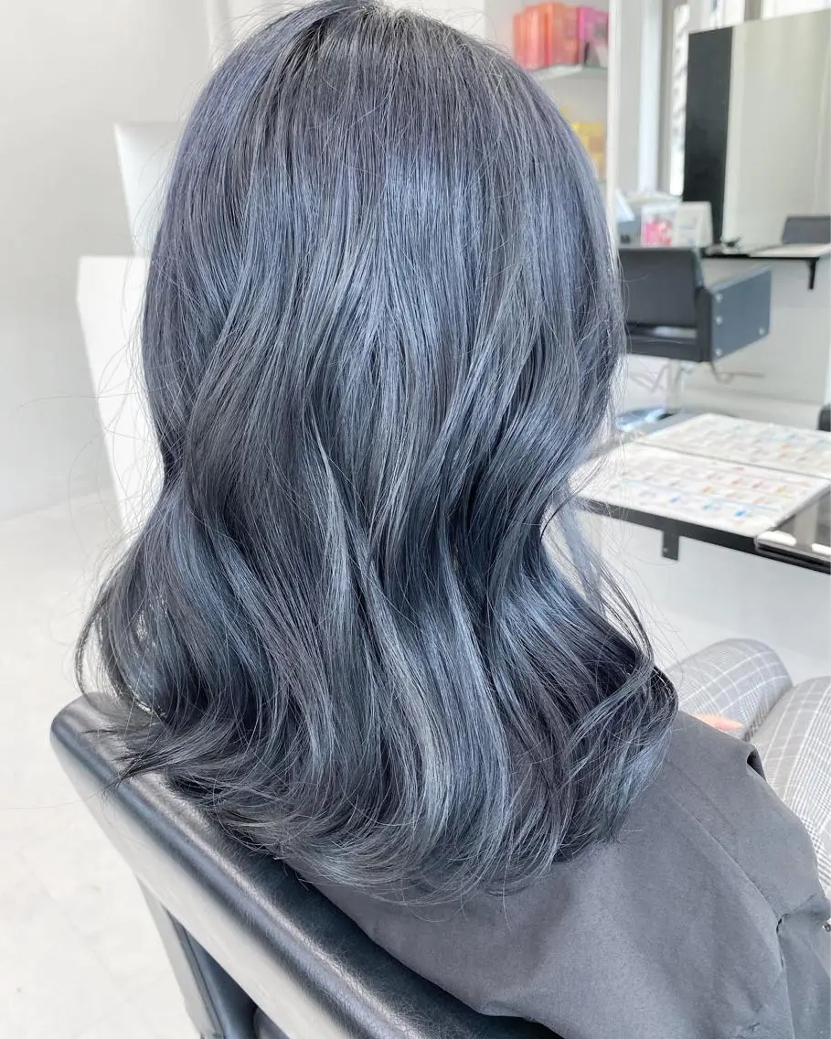 ミディアム カラー 三戸 修平のヘアスタイル