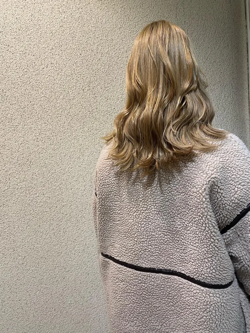 セミロング カラー カット 佐々木 麻純のヘアスタイル