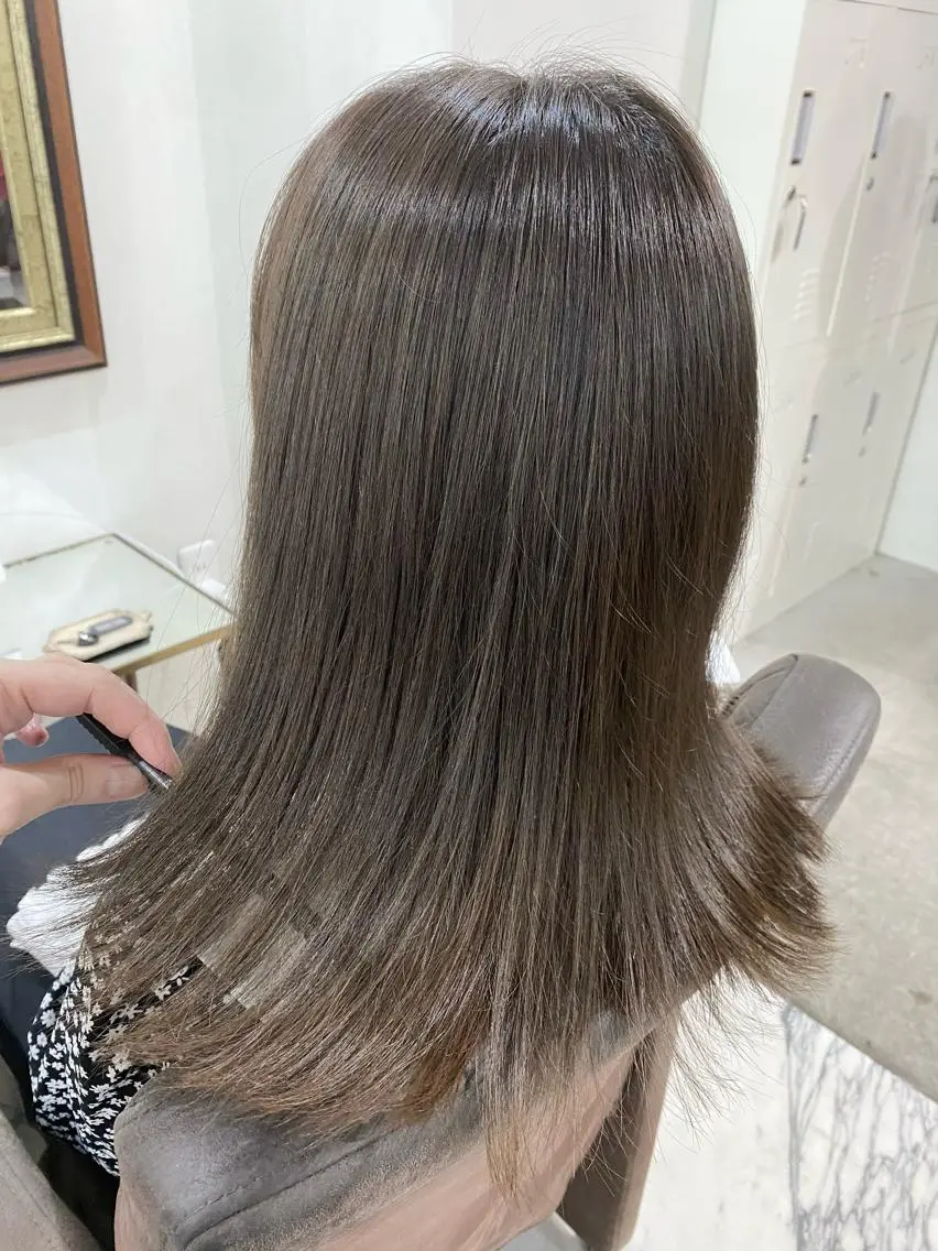 セミロング カラー ヘアカラー 👑圧倒的カラー👑 佐々木祐希のヘアスタイル
