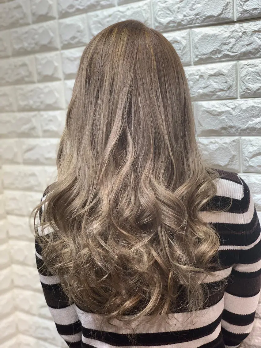 ロング カラー カット ヘアカラー IwAsh大和駅前店 河野亜里香のヘアスタイル