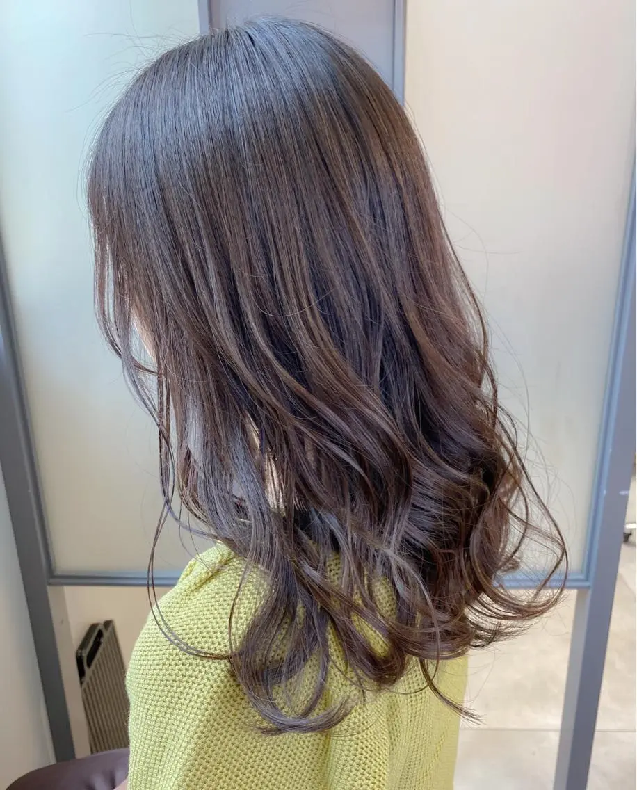 セミロング カラー グレージュ ハイライトカラー ハイライト 【透明感、艶髪】西村 有司のヘアスタイル