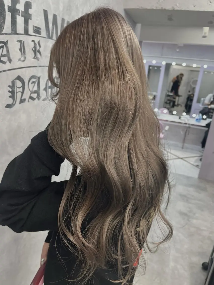 ロング カラー ブリーチ ケアブリーチ グレージュ カット ヘアカラー トリートメント 福西 洋斗のヘアスタイル