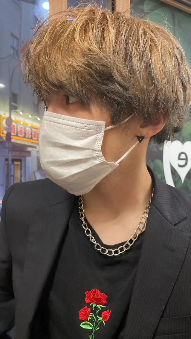 ショート カラー メンズ アイブロウ ベージュカラー 黒髪 眉カラー 限界オタク美容師 💜Natsuki☁のヘアスタイル