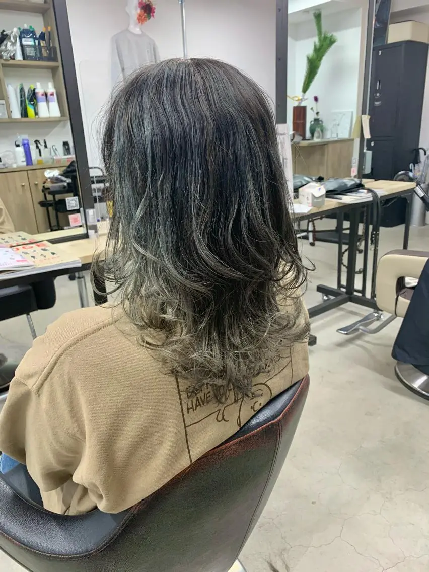 ロング カラー バレイヤージュ レイヤーカット 中村 靖彬のヘアスタイル