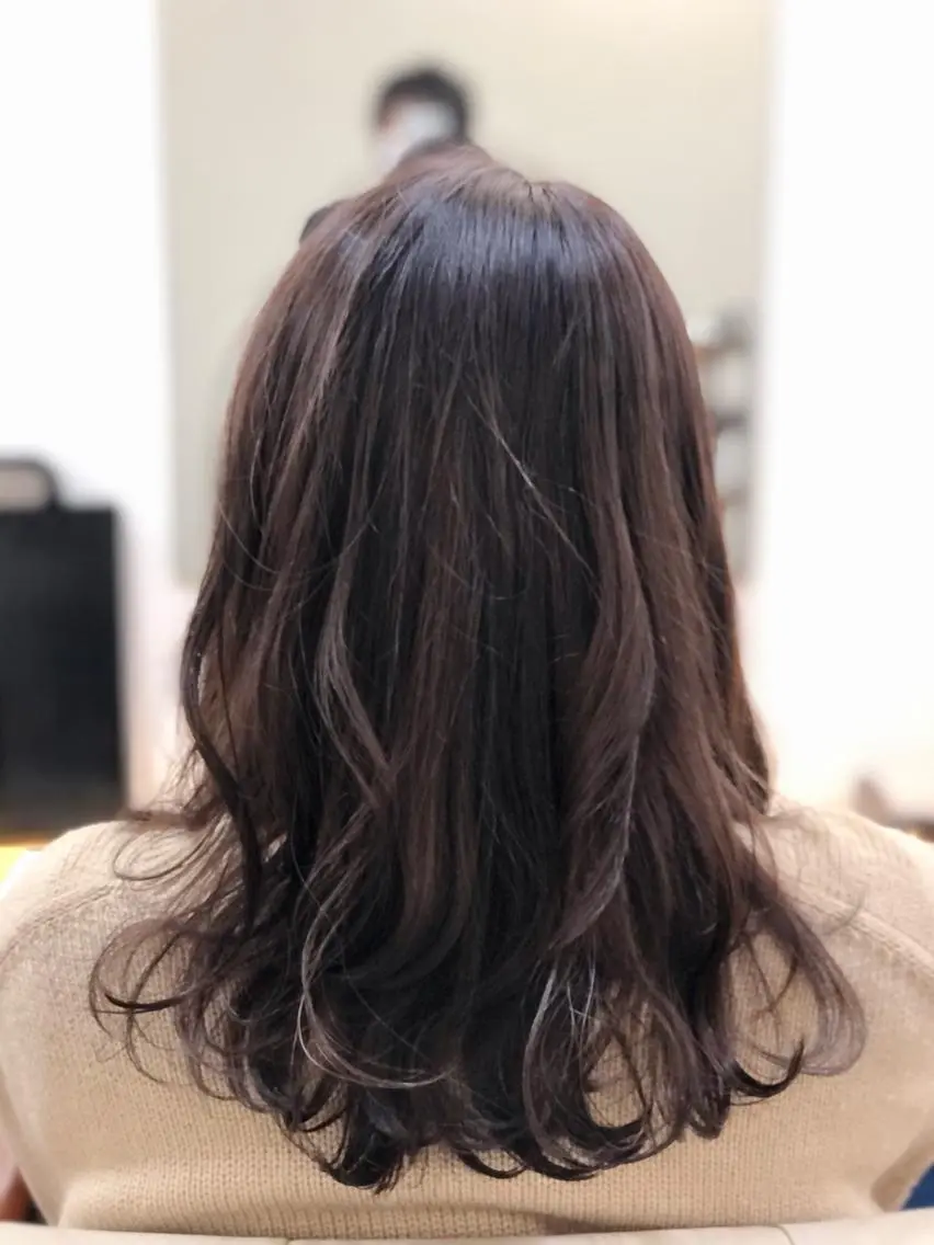 ミディアム カット ヘアカラー トリートメント H by Real meのヘアスタイル