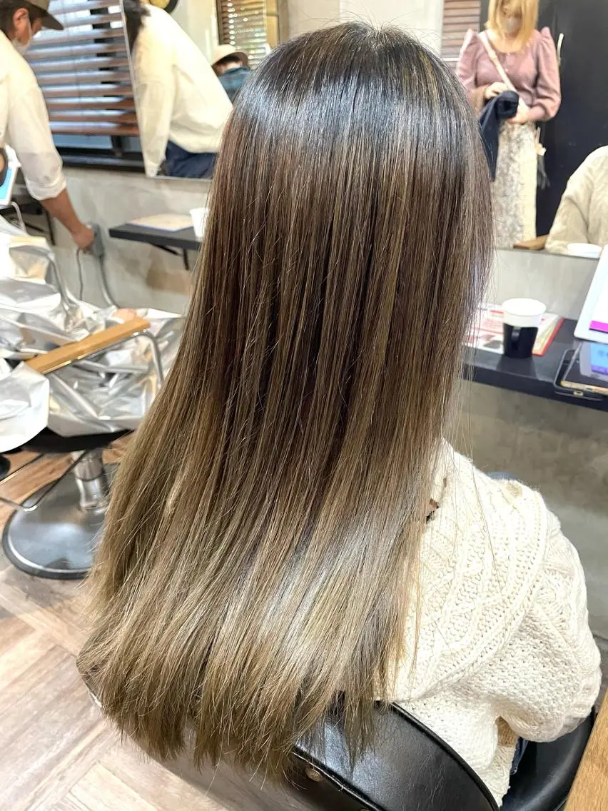 ロング カラー バレイヤージュ グレージュ レイヤーカット カット ヘアカラー トリートメント La fith 店長 城谷颯人のヘアスタイル