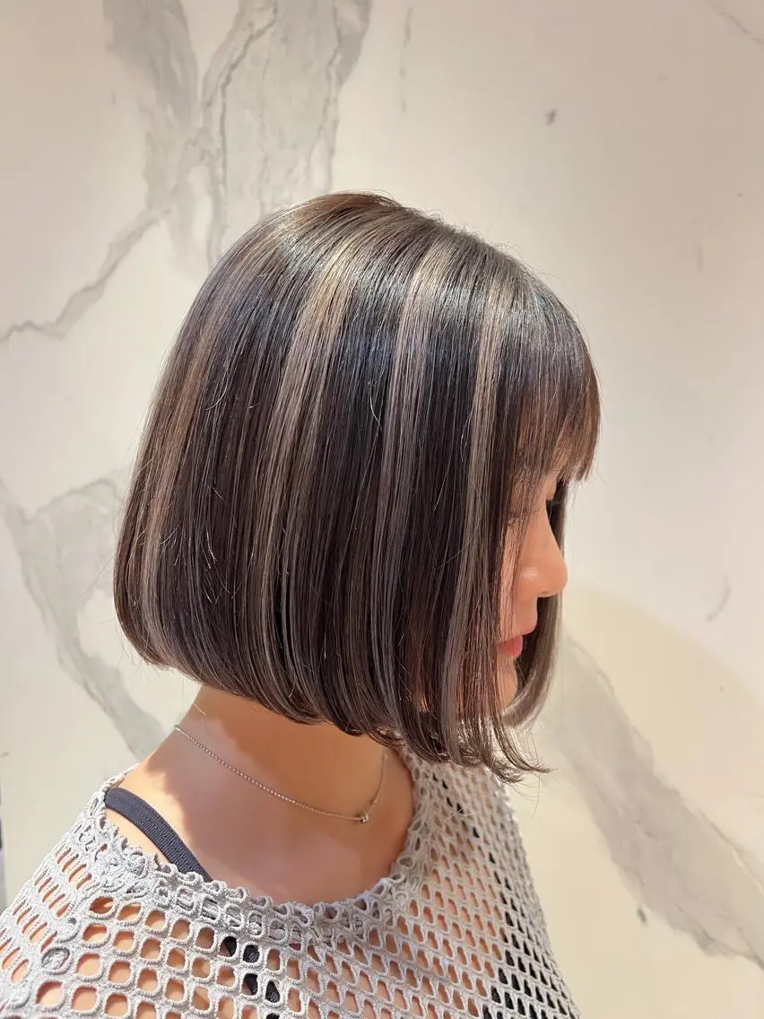 ショート ハイライト 海外レイヤー/ 梅田美容室のヘアスタイル