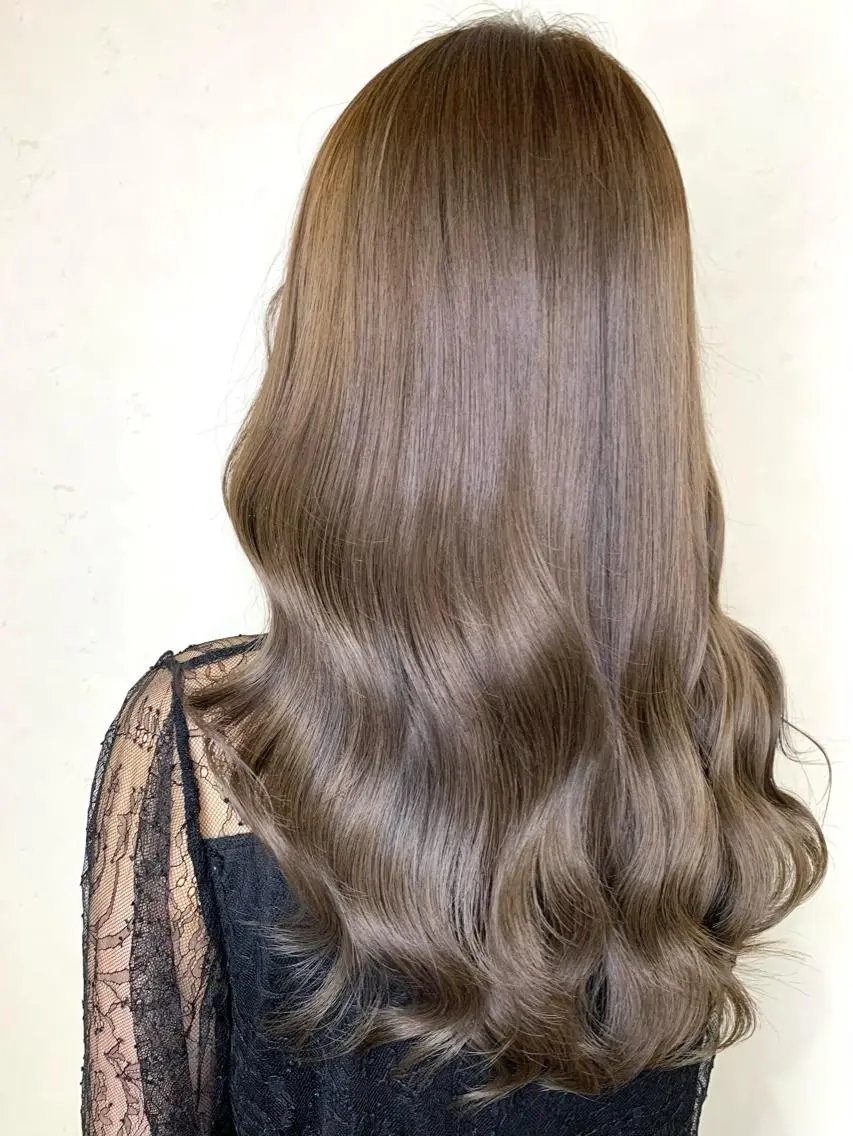 セミロング カラー ベージュカラー 黒髪 ブリーチ ブルーカラー ブルーブラック カット ヘアカラー トリートメント オリーブカラー 特化 kaiのヘアスタイル