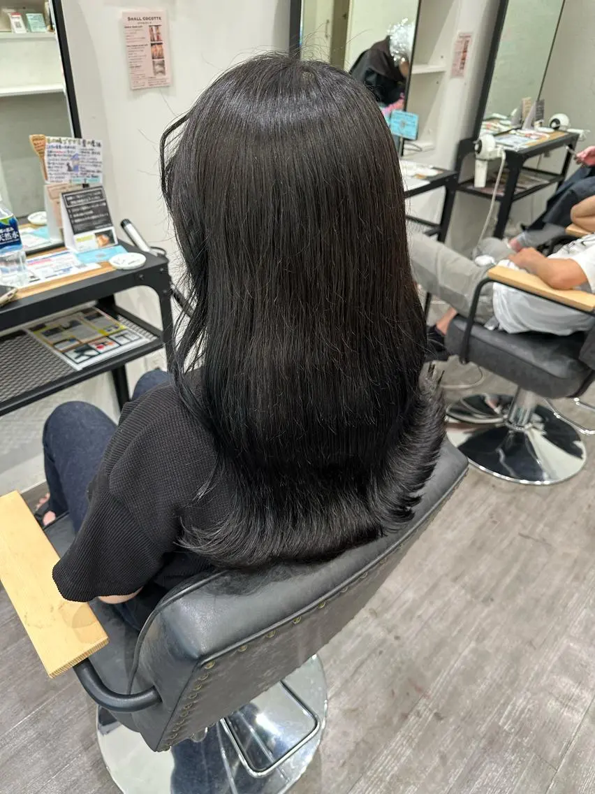 セミロング カラー ダークグレー カット ヘアカラー トリートメント 艶髪レイヤー上田 紗也🇰🇷💗のヘアスタイル