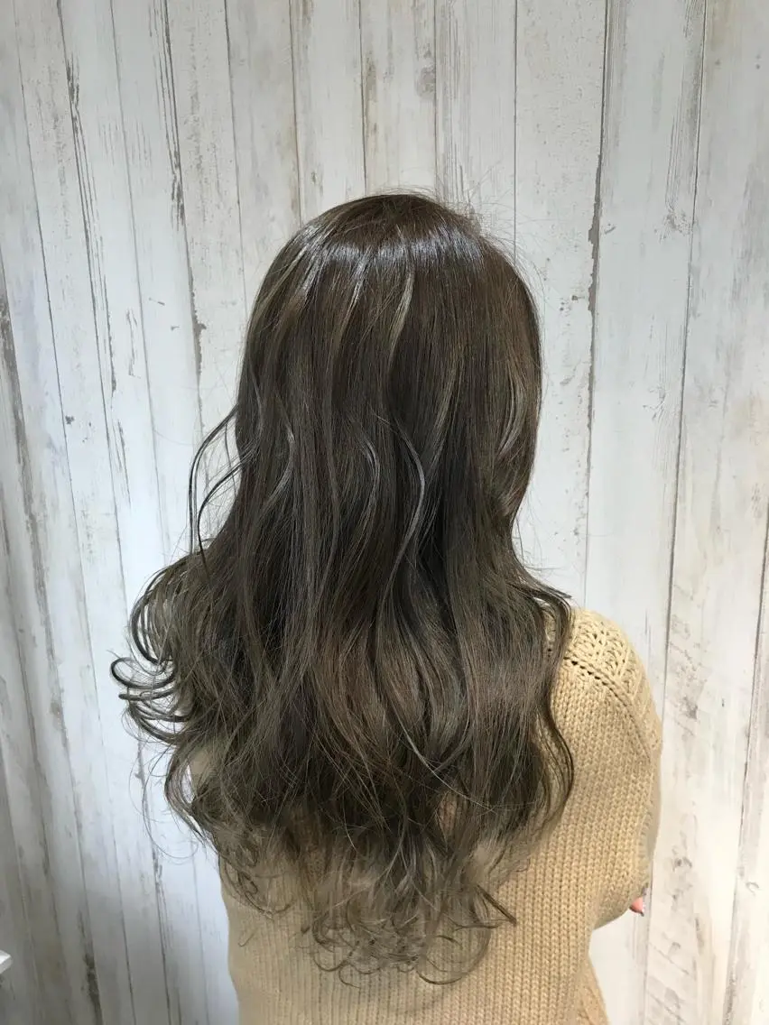 ロング カラー ベージュカラー グラデーションカラー ハイライトカラー ハイライト 心斎橋韓国ボブ 好原良真のヘアスタイル