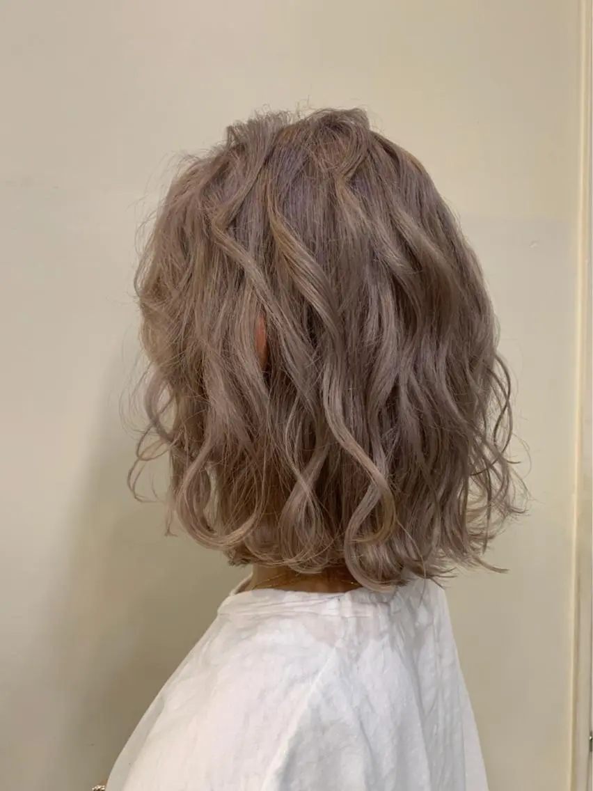 ショート カラー ブリーチ ケアブリーチ 透明感カラー グレージュ ハイトーンカラー ヘアカラー 溝口 和弘のヘアスタイル