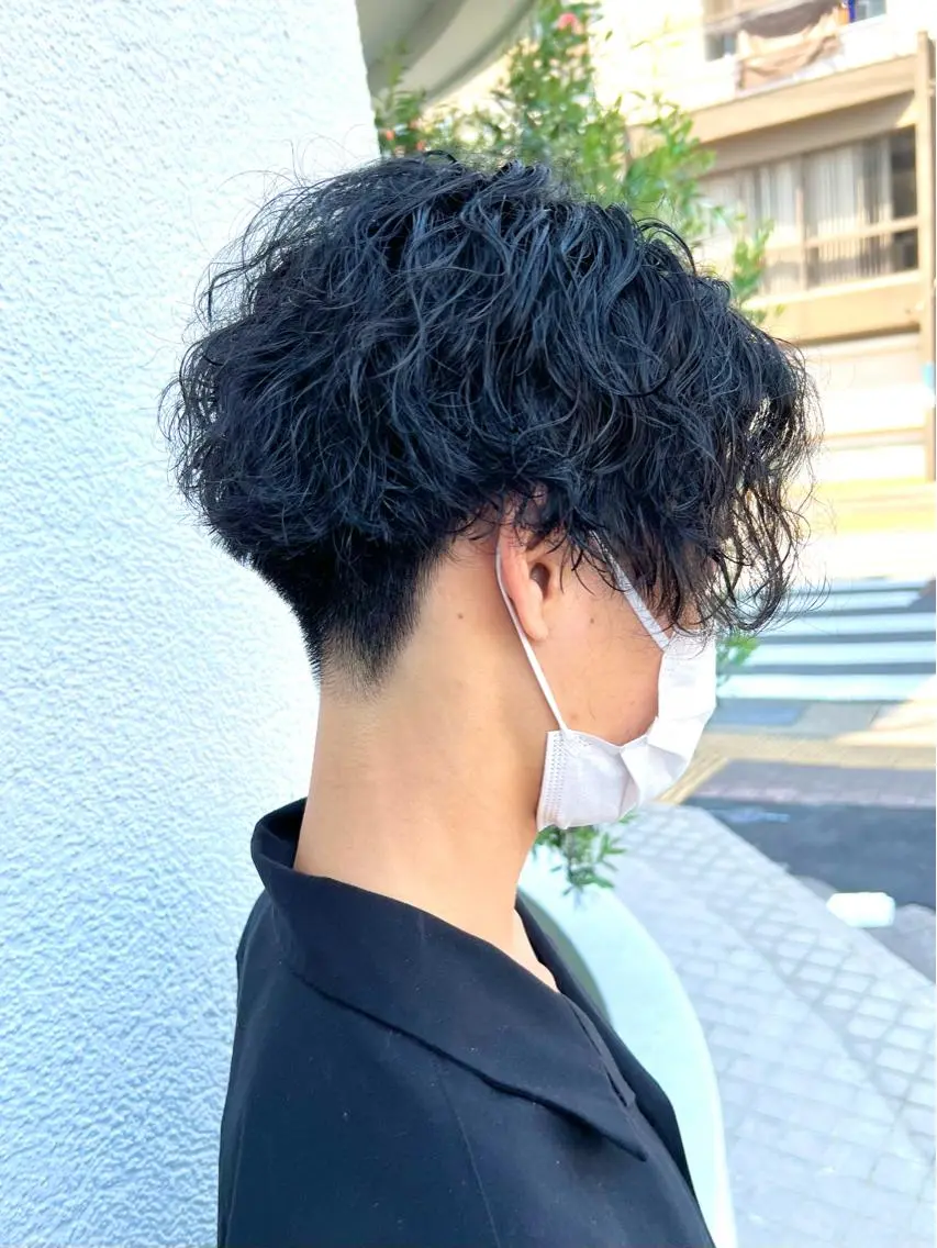 ショート パーマ ヘアアレンジ メンズ センターパート メンズパーマ ツイストスパイラルパーマ 波巻きパーマ スパイラルパーマ メンズパーマ職人 加藤 弘貴のヘアスタイル