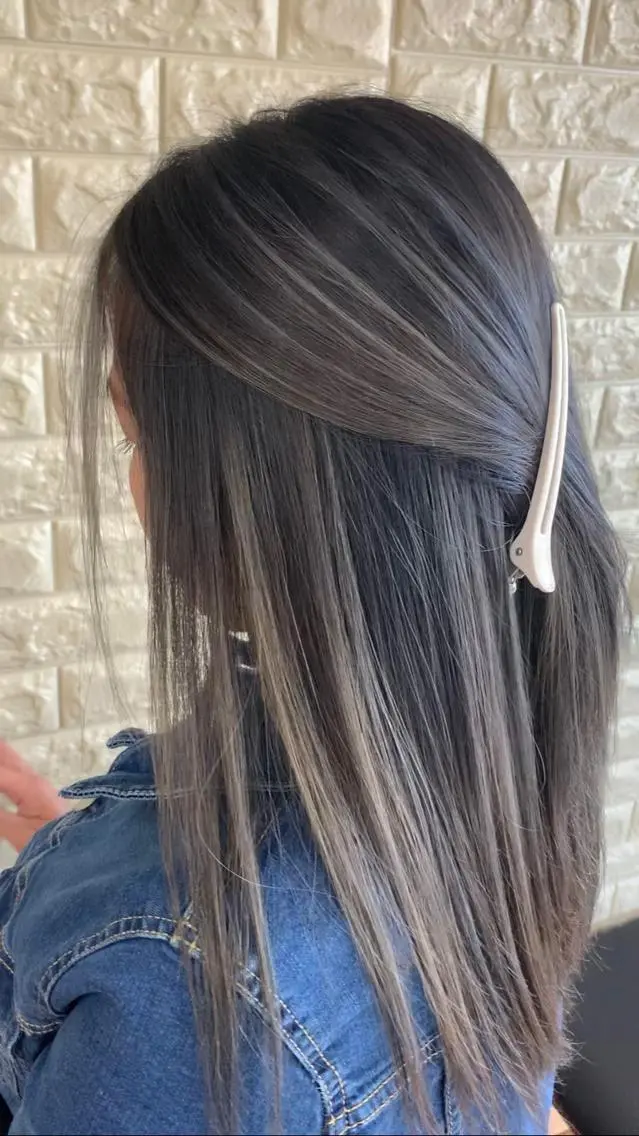 セミロング ハイライト レイヤーカット セイヤ セイヤのヘアスタイル