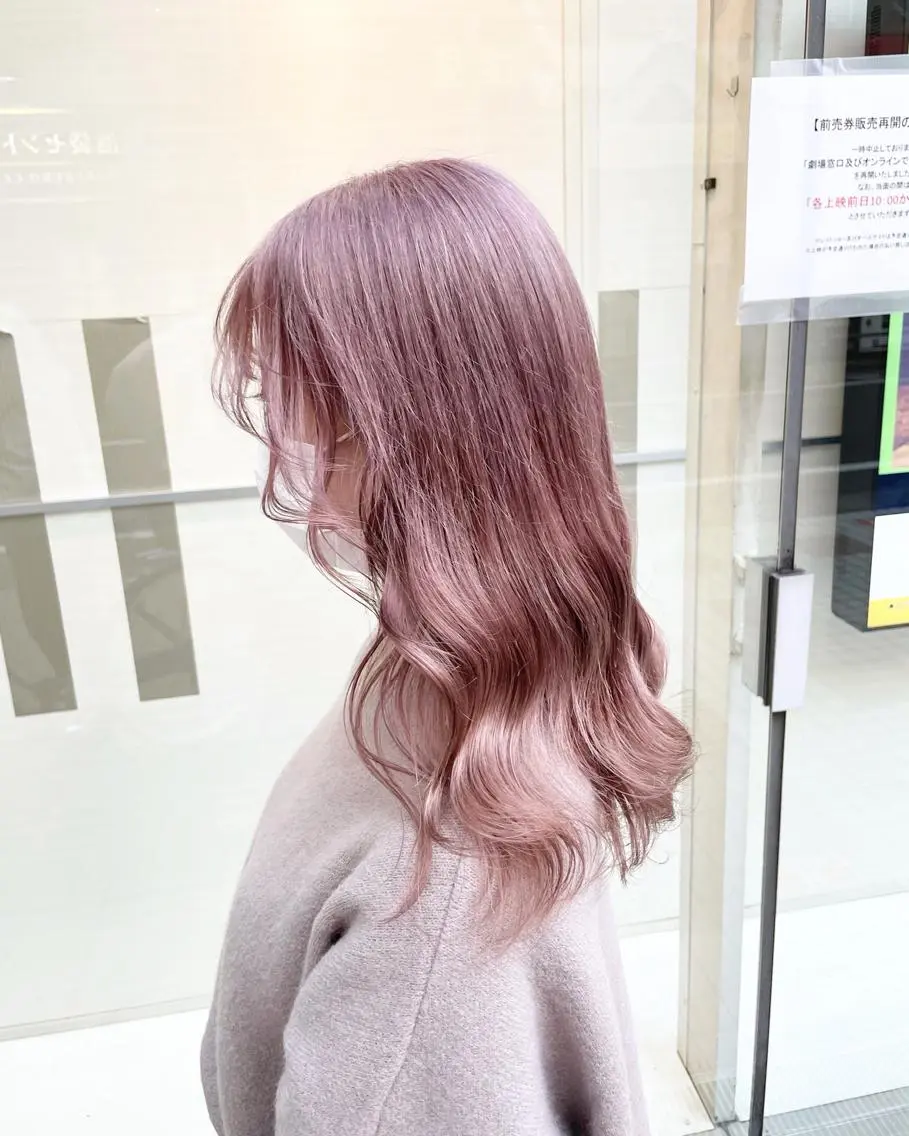 セミロング カラー 🩵ハイトーン 美咲🩵のヘアスタイル