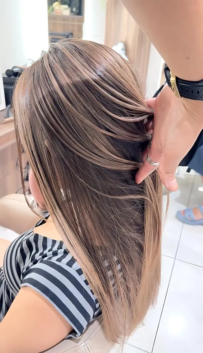 ミディアム カラー バレイヤージュ 髪質改善 レイヤーカット カット ヘアカラー トリートメント 山崎俊輔/髪質改善 /バレイヤージュのヘアスタイル