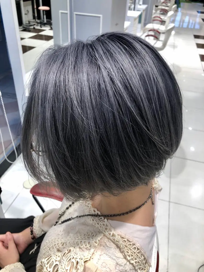 ショート カラー ブリーチ パープルカラー ヘアカラー トリートメント 横倉 宏樹のヘアスタイル