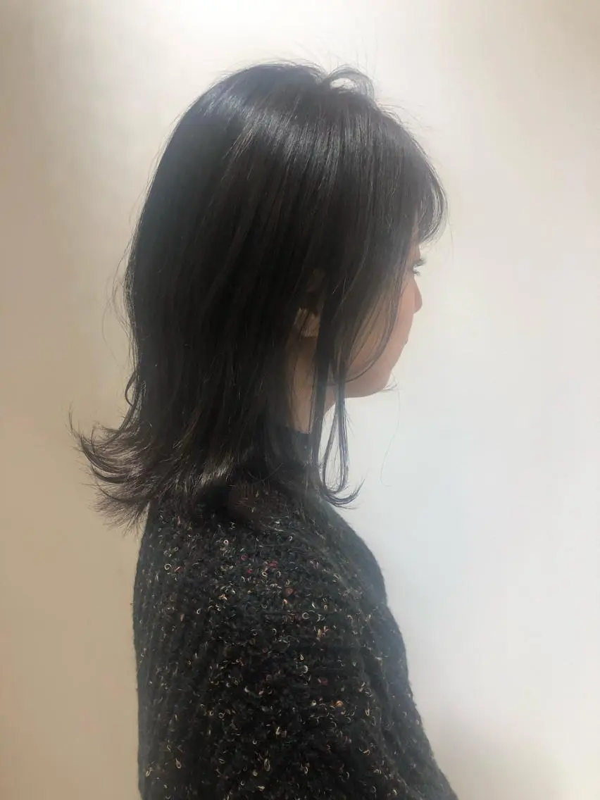 セミロング カラー アッシュ ラベンダーカラー ラベンダーアッシュ レイヤーカット 江原 彩華のヘアスタイル