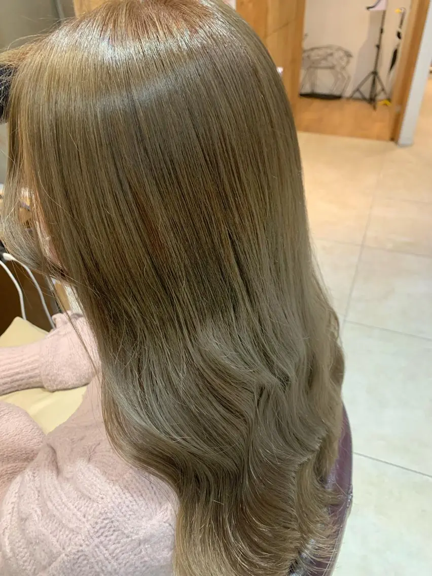 ロング ヘアカラー 庄司 沙羅のヘアスタイル