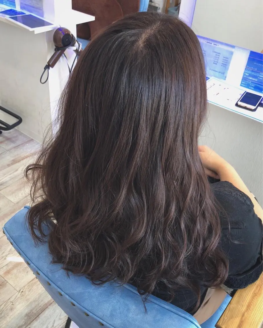 セミロング カラー バイオレットカラー 白井 つづりのヘアスタイル
