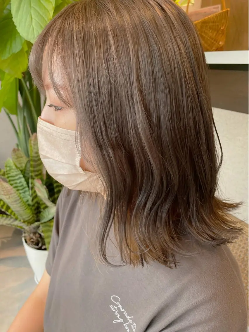 セミロング カラー 高木 櫻のヘアスタイル