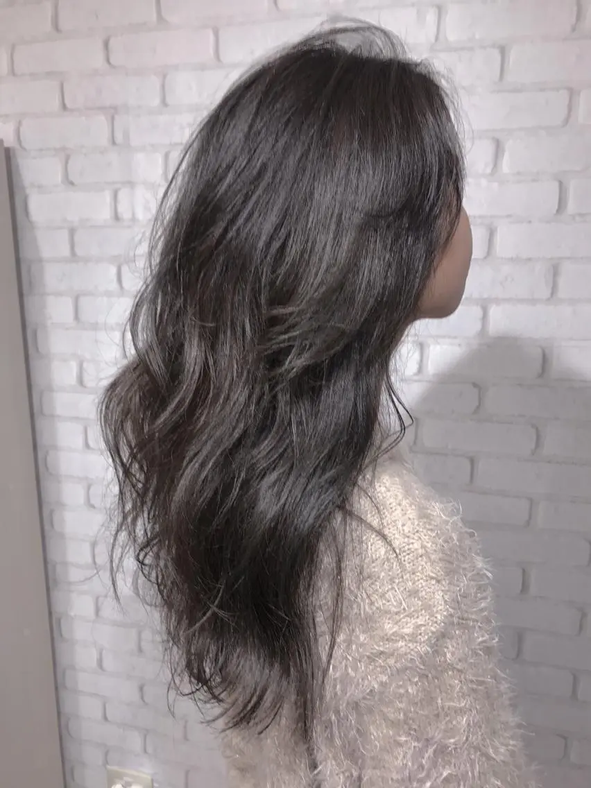 ロング カラー グレージュ エクステ(レミー毛) NINEのヘアスタイル
