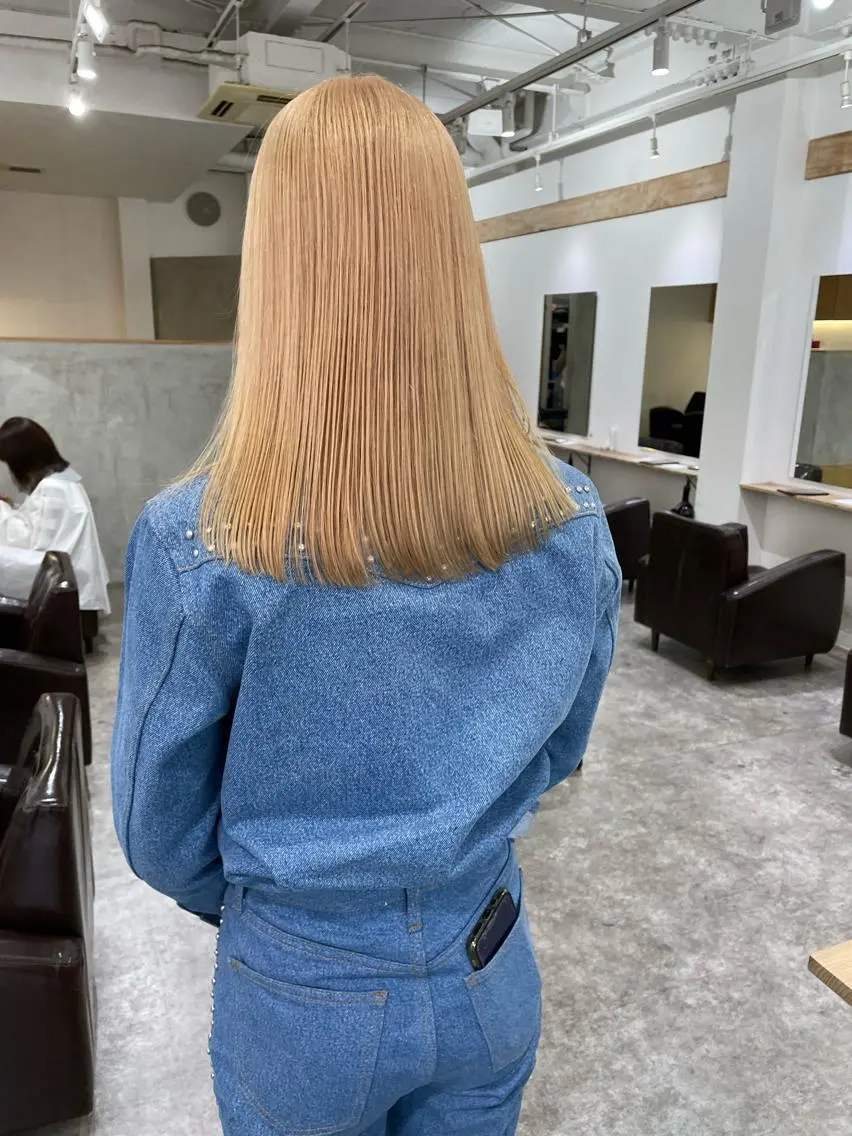 セミロング カラー パーマ ヘアアレンジ メンズ キッズ ネイル マツエク・マツパ アイブロウ メンズハイトーン ベージュカラー ダブルカラー ハイトーンカラー ミルクティーベージュ ヘアカラー トリートメント パーマ/透明感カラー /ボブ/吉田一生のヘアスタイル