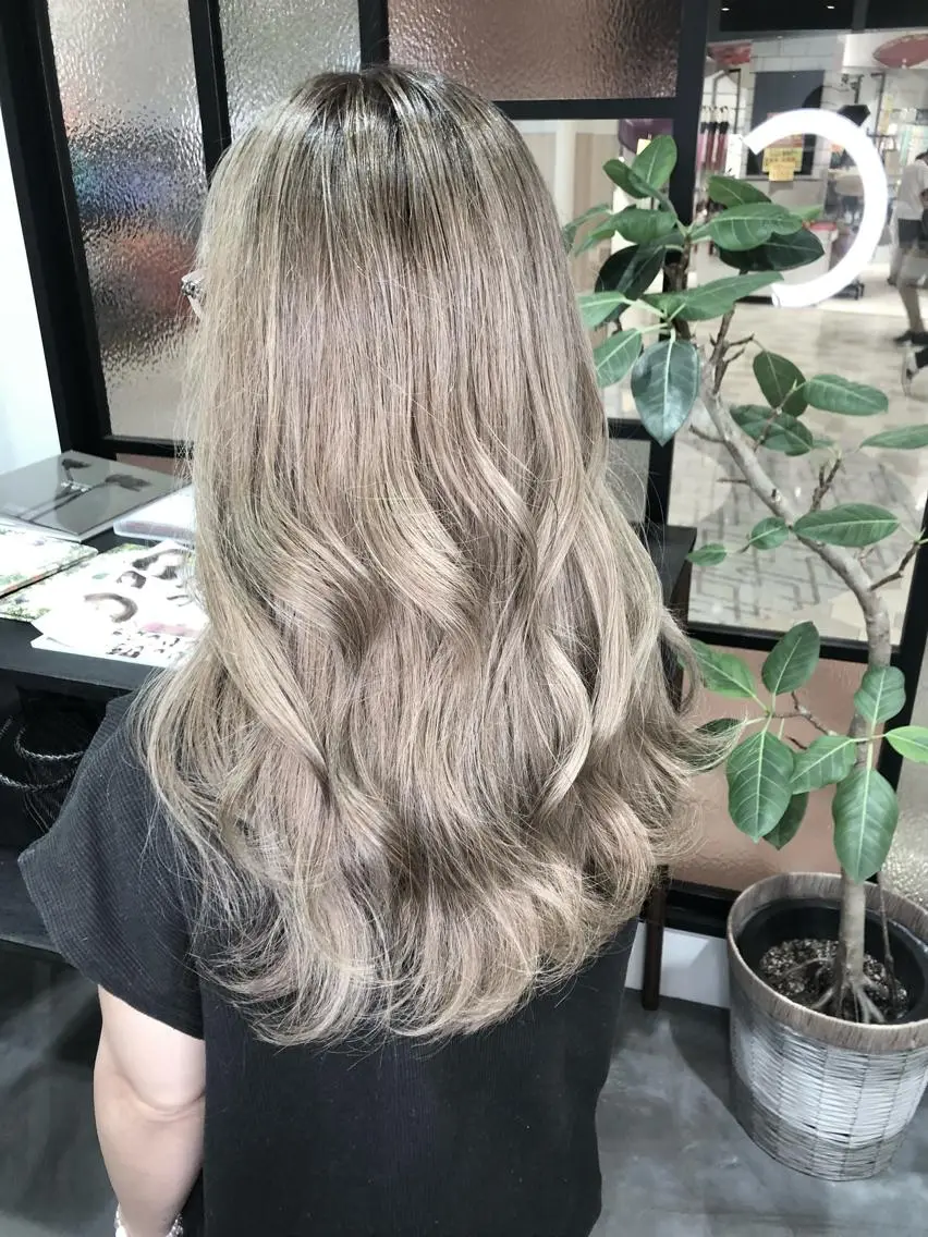 ロング カラー LOOP hairのヘアスタイル